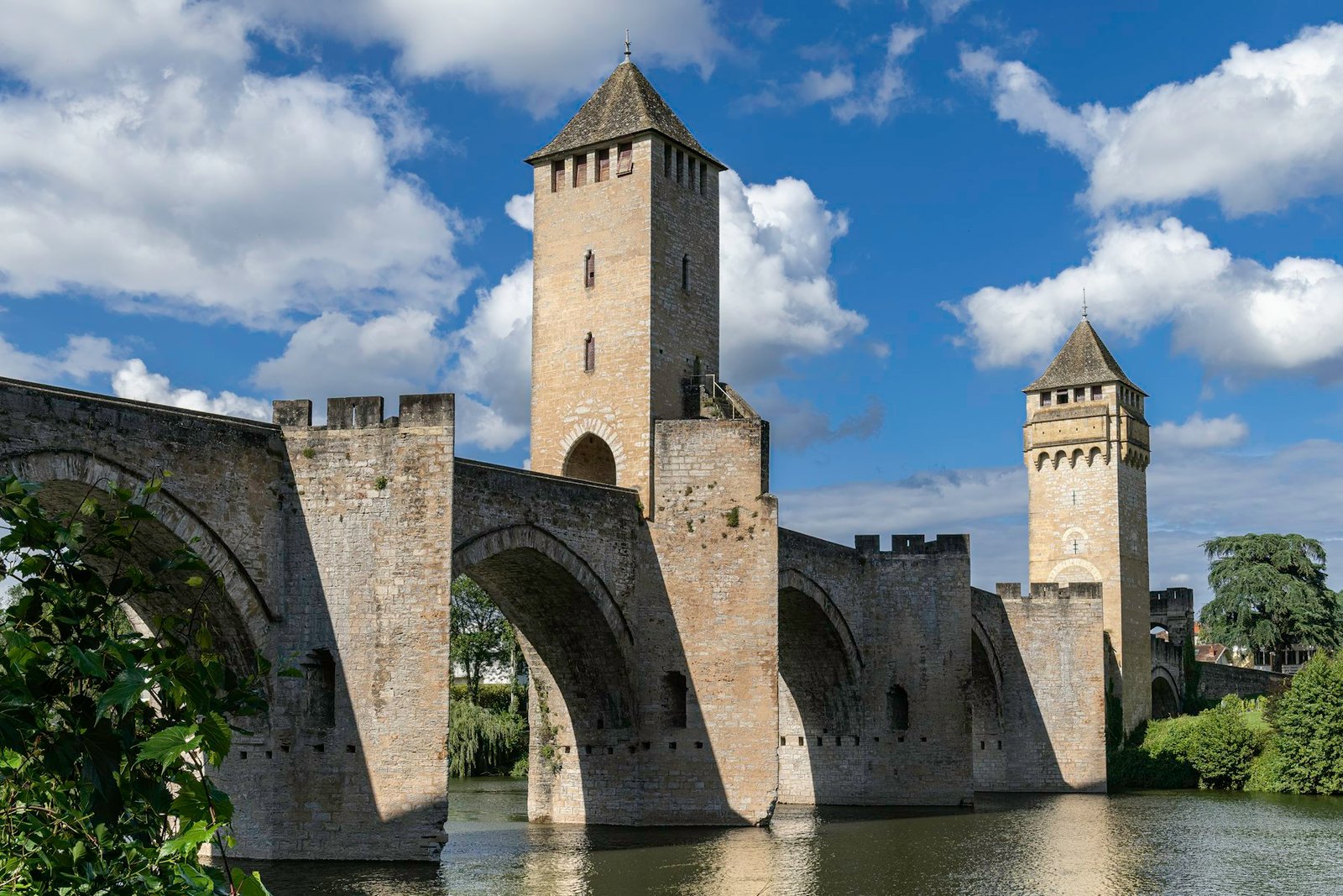 Le pont Valentré à Cahors, au-dessus du Lot